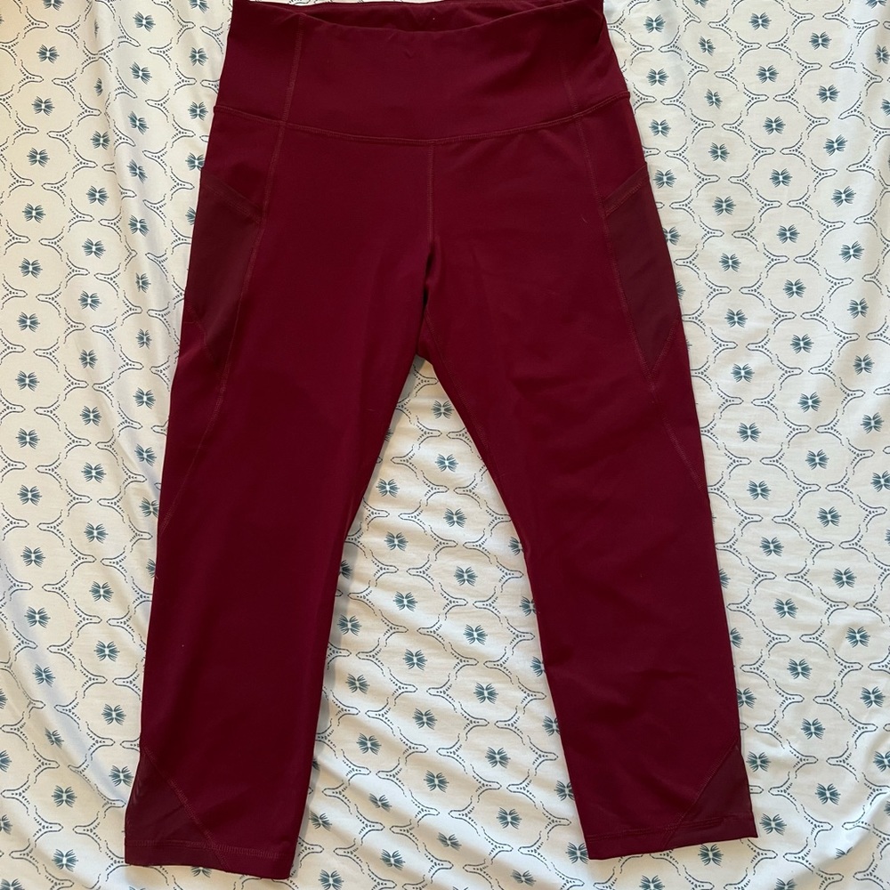 OLD NAVY ELEVATE LEGGINGS 3/4 LENGTH